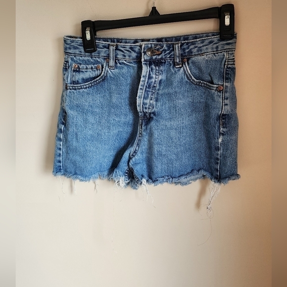 Pull & Bear Women's Denim Shorts Size 6. - Picture 1 of 7